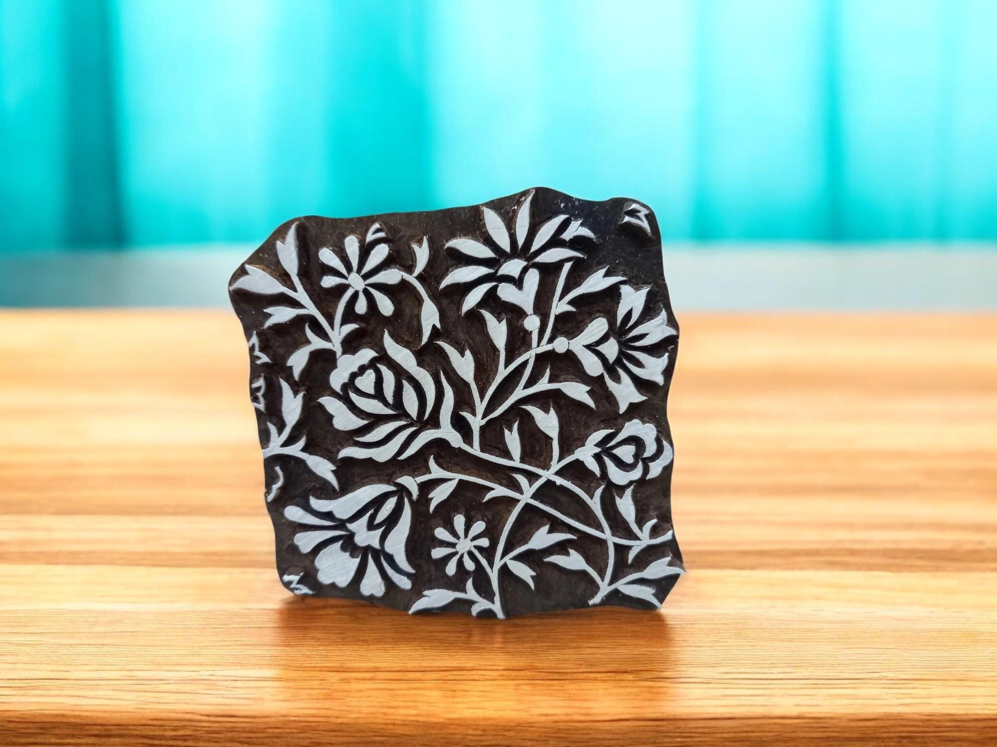 A Curly & Curvy Repeat Pattern Block 014