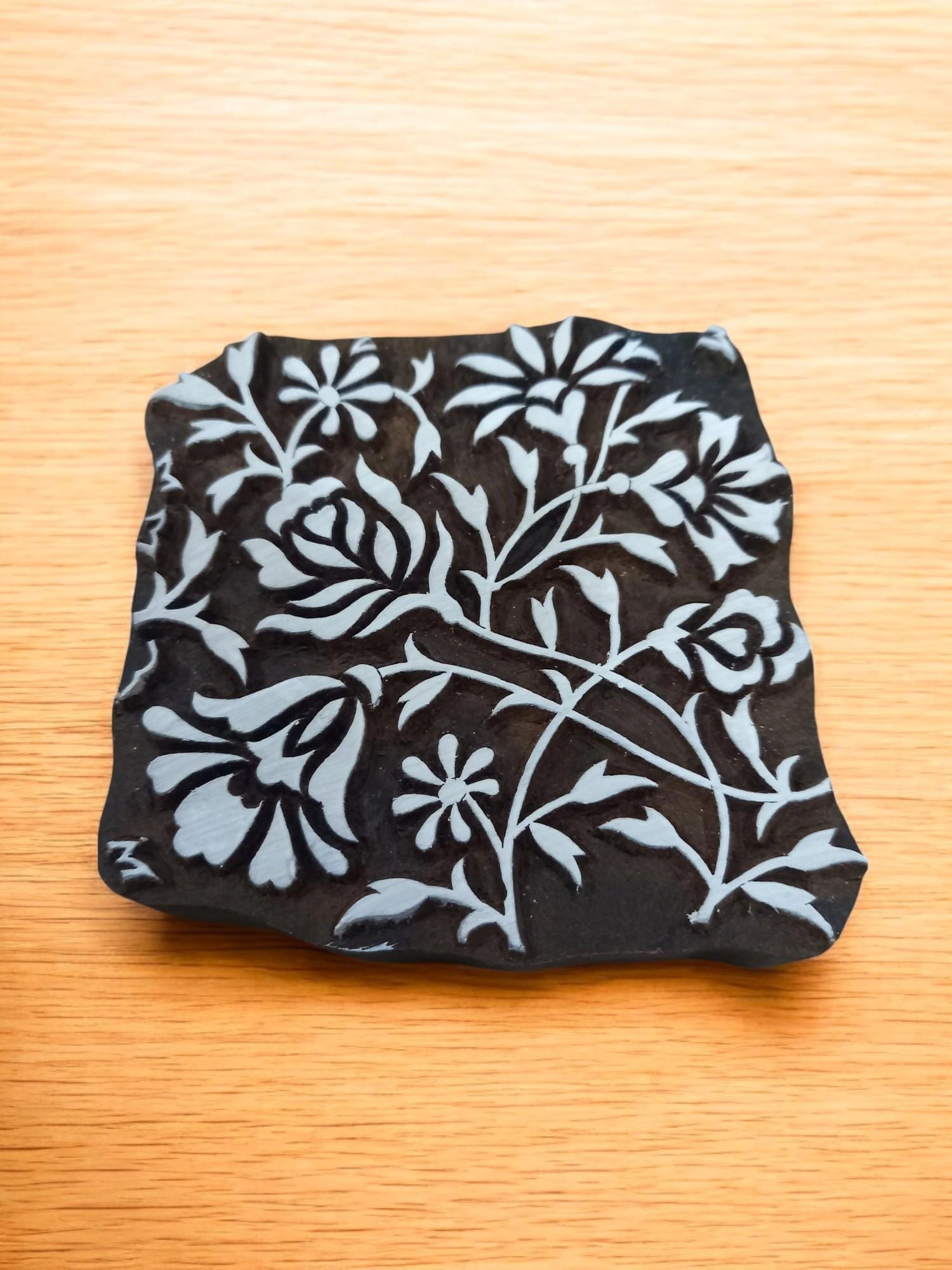 A Curly & Curvy Repeat Pattern Block 014
