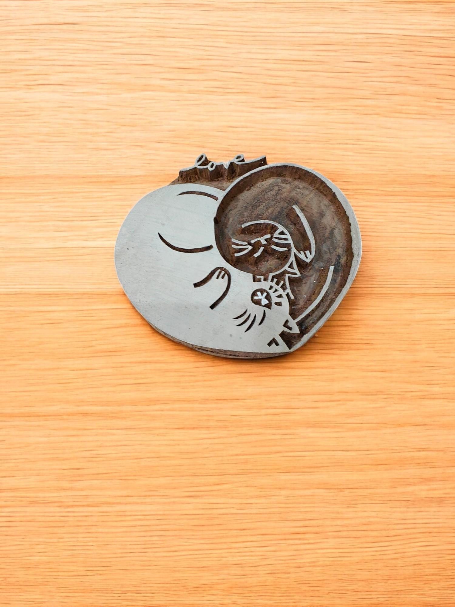 Loving Cat In Fengshui Heart pottery stamp ceramic mold scrapbooking tjap batik printing floral carved stamps.