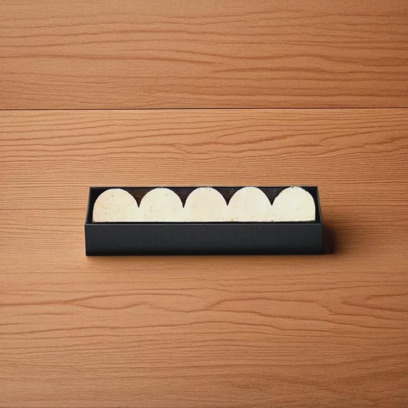 Big Scalloped Border