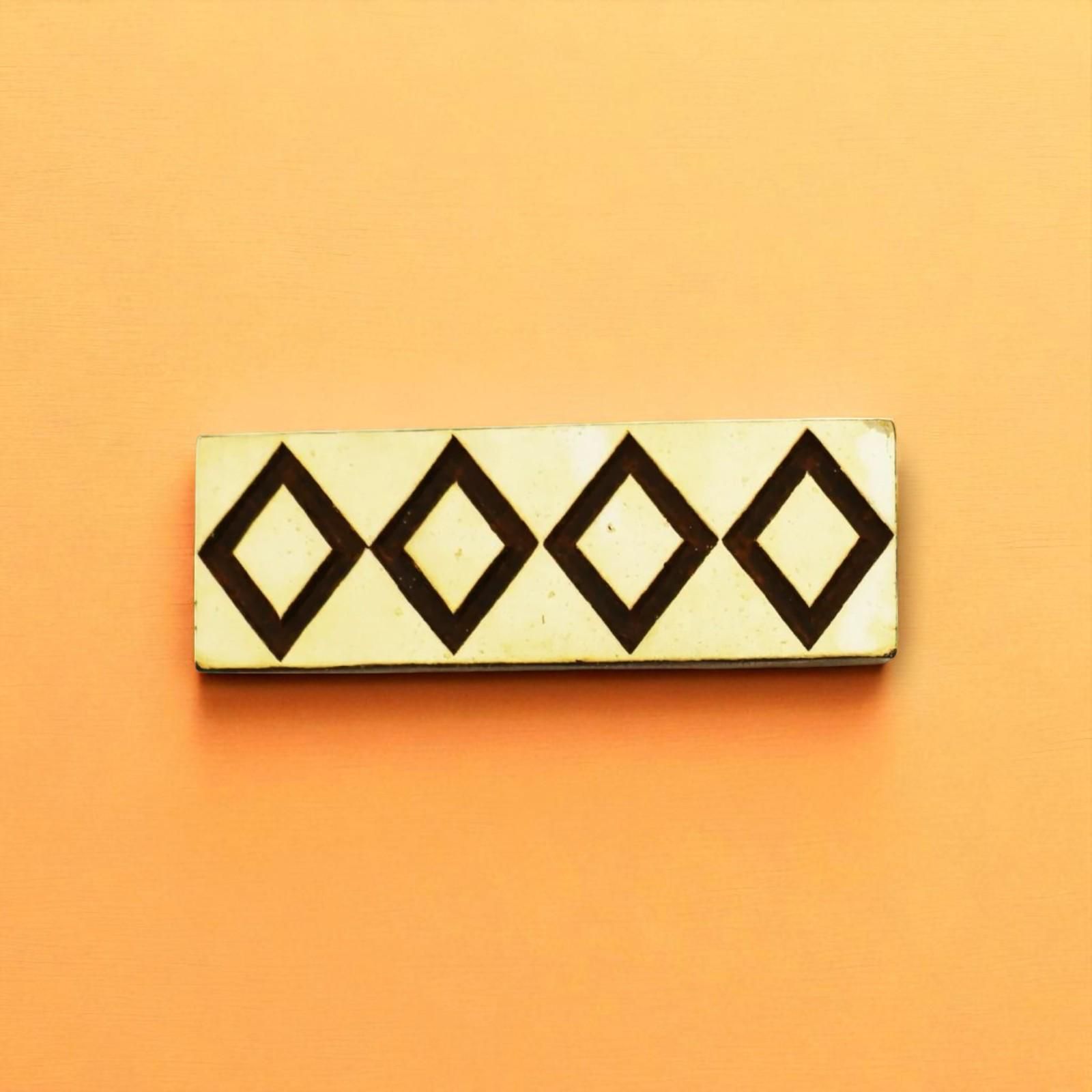 Solid Diamond Border