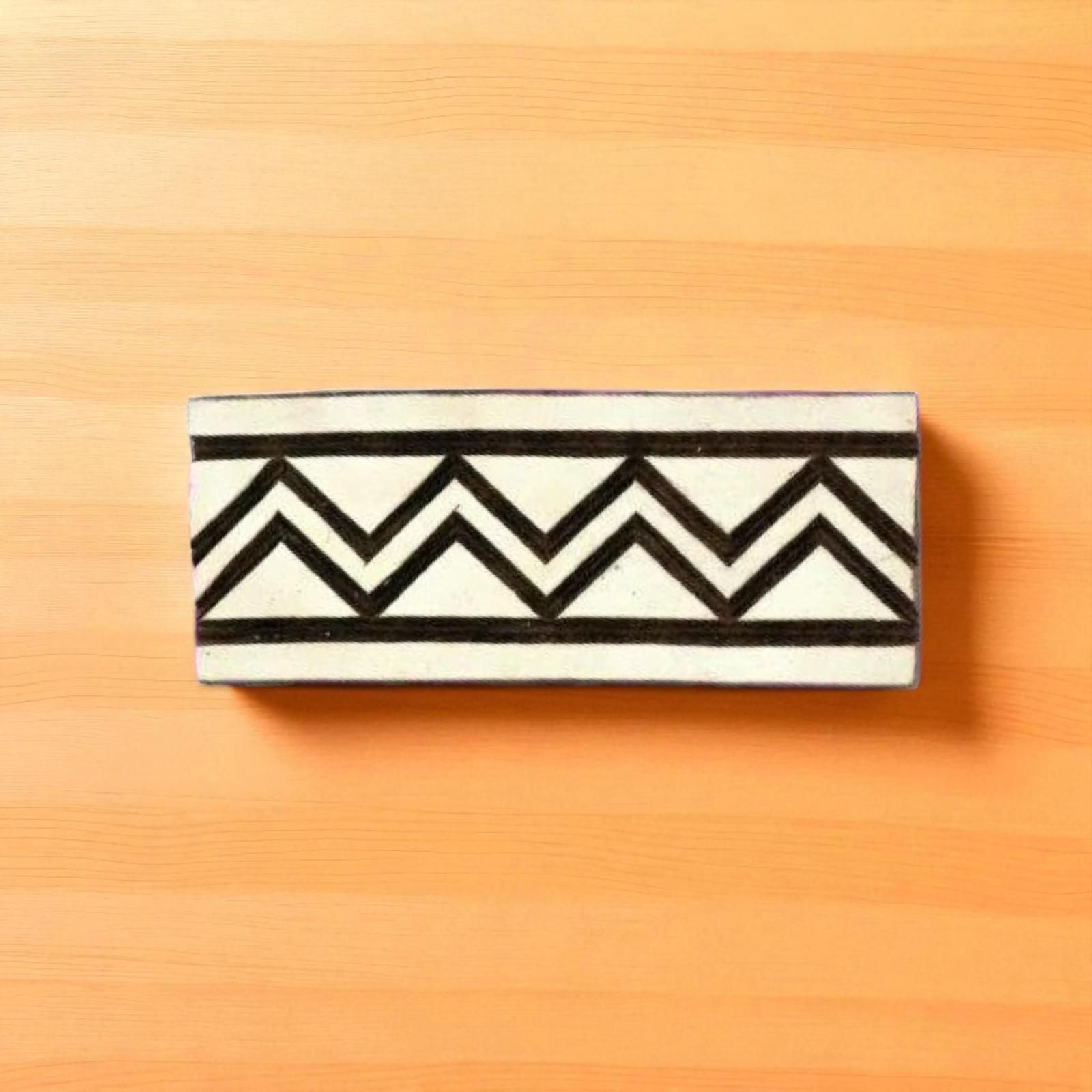 Solid Zigzag Border