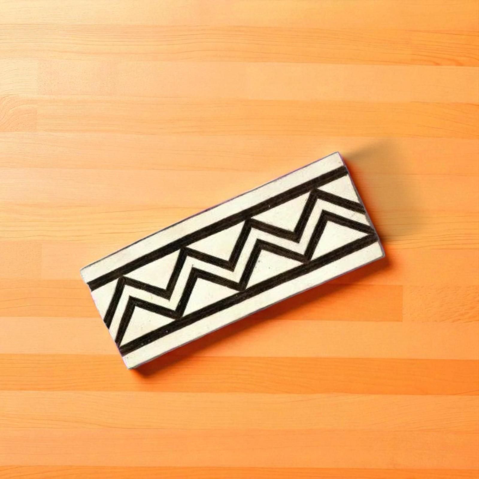 Solid Zigzag Border