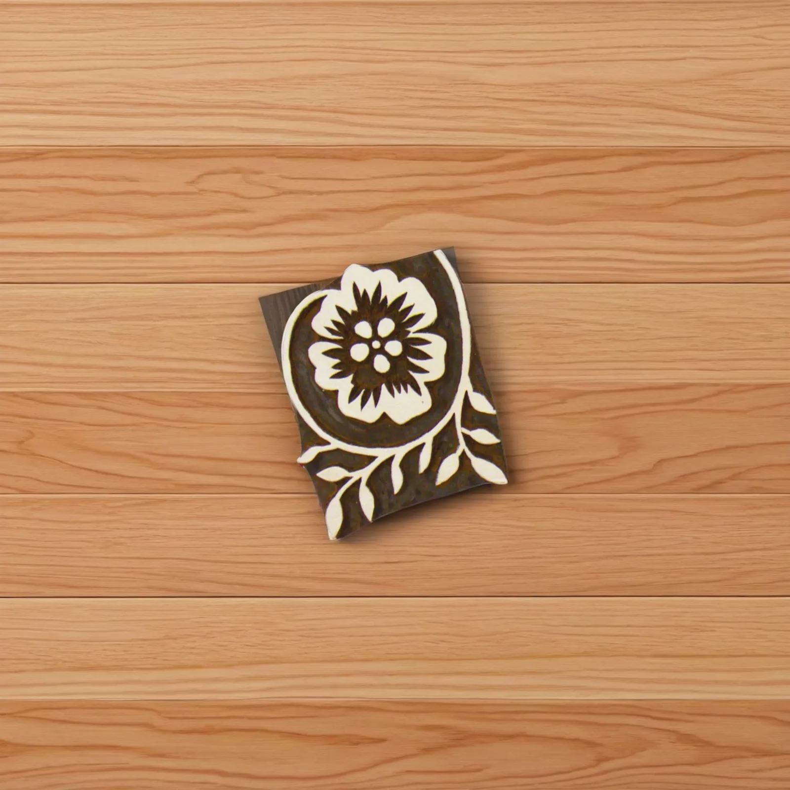 Flower & Leaf Twist Tile