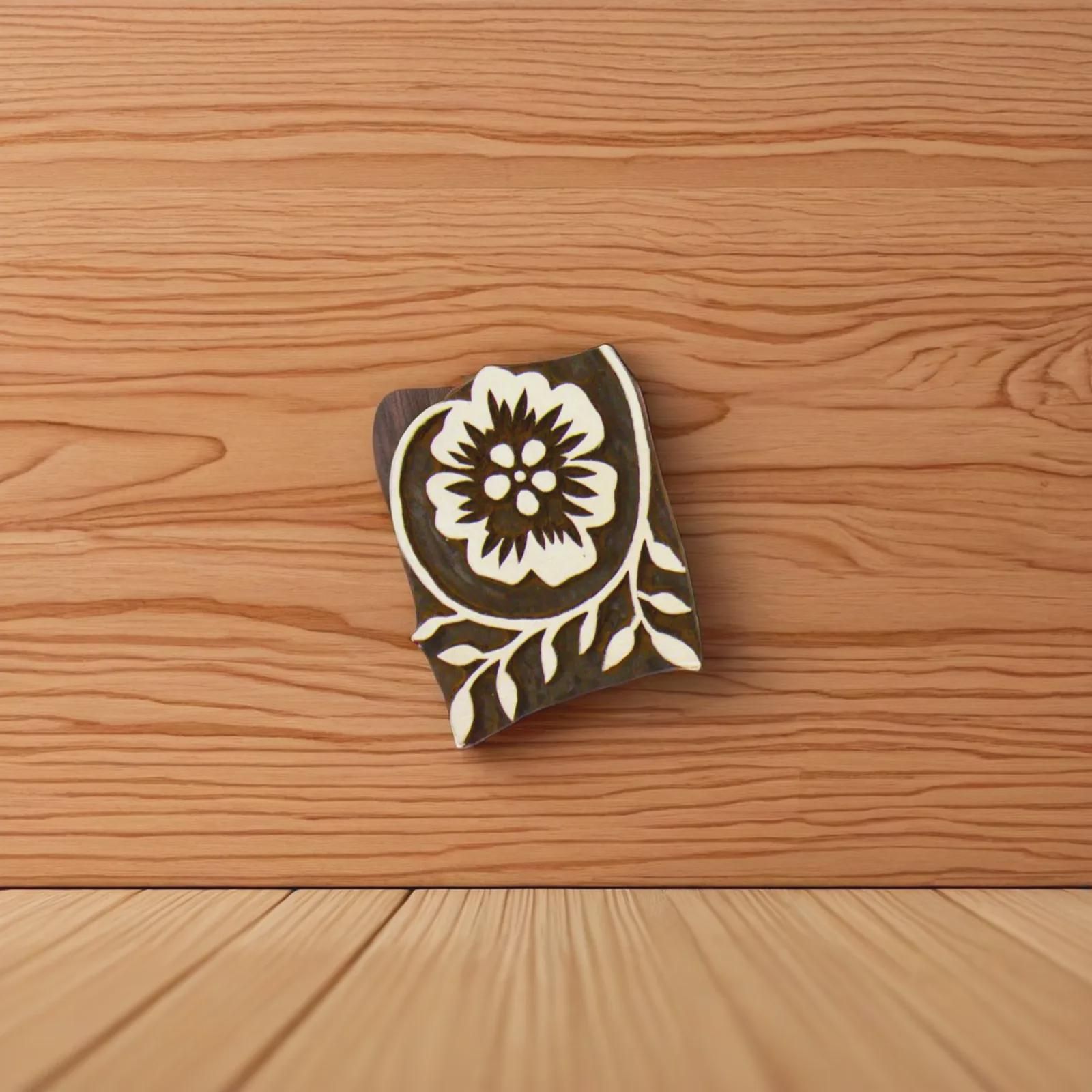 Flower & Leaf Twist Tile