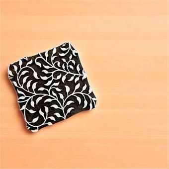 Large Decorative Leaf Vine Tile