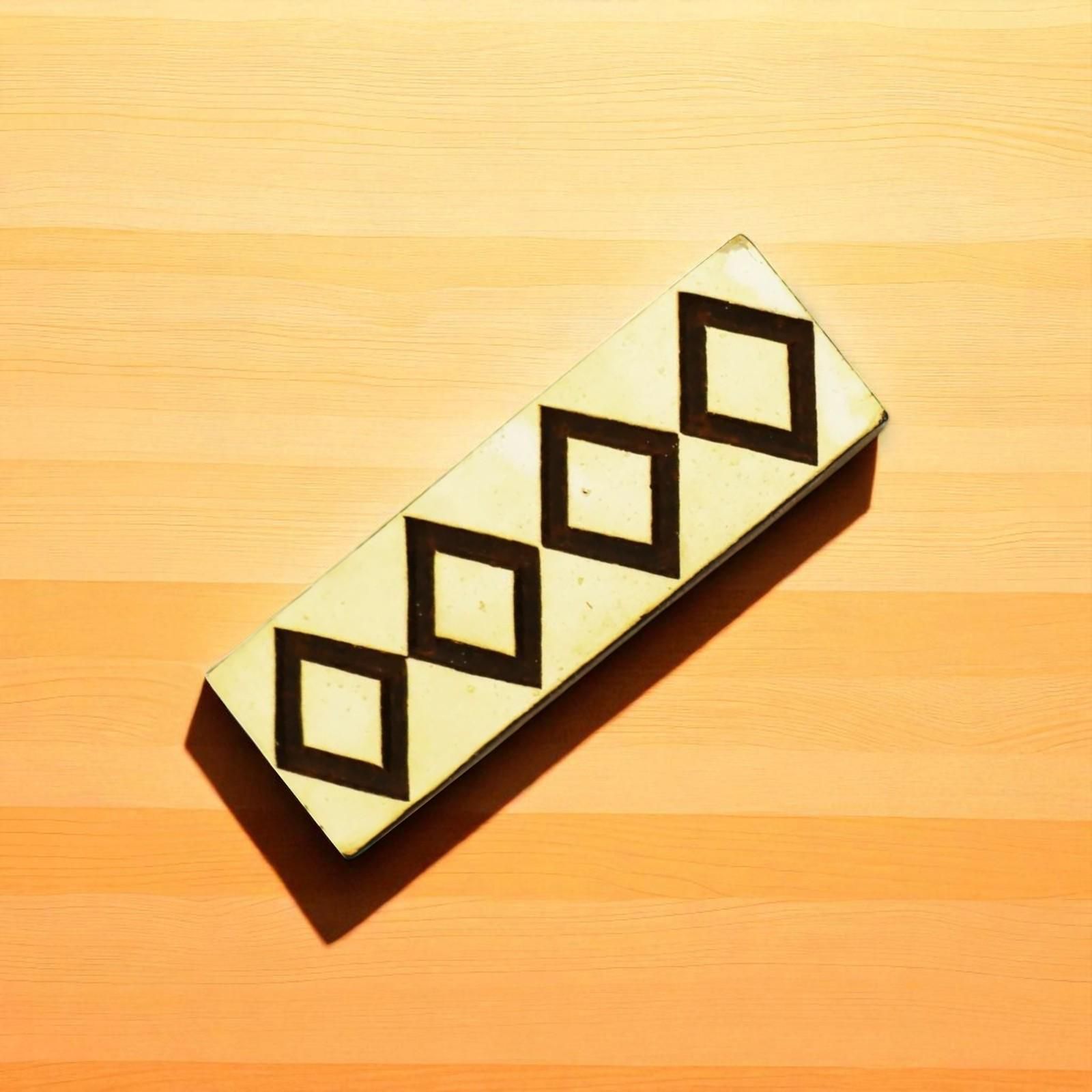 Solid Diamond Border
