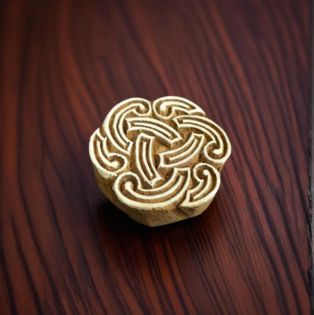Celtic Knot Wooden Printing Block - Handcrafted Fabric Printing and Batik Tools