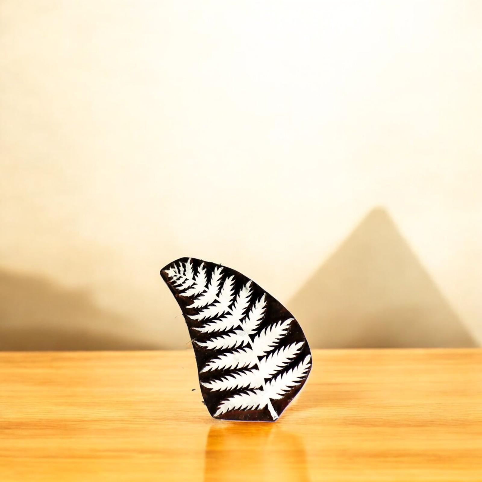 Curved Fern Leaf