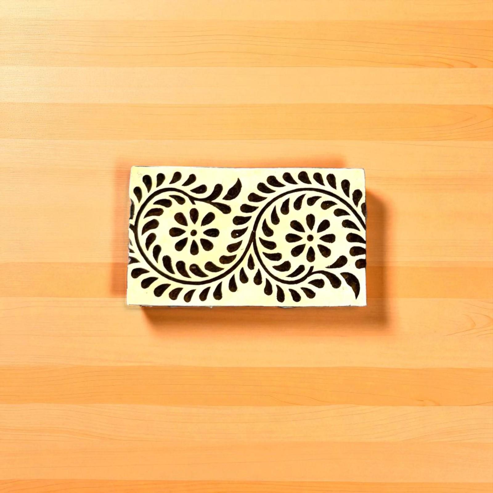 Solid Detailed Floral Border