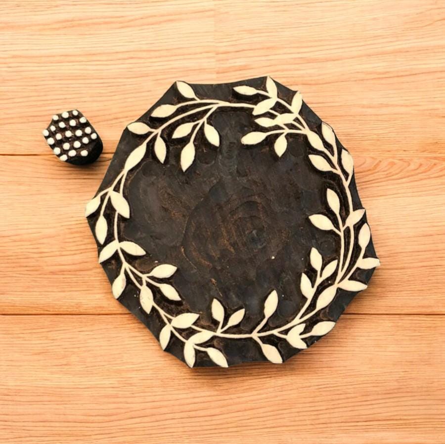 Wreath & Berries Stamp - Floral Design, Wood Block Print (12x11cm)